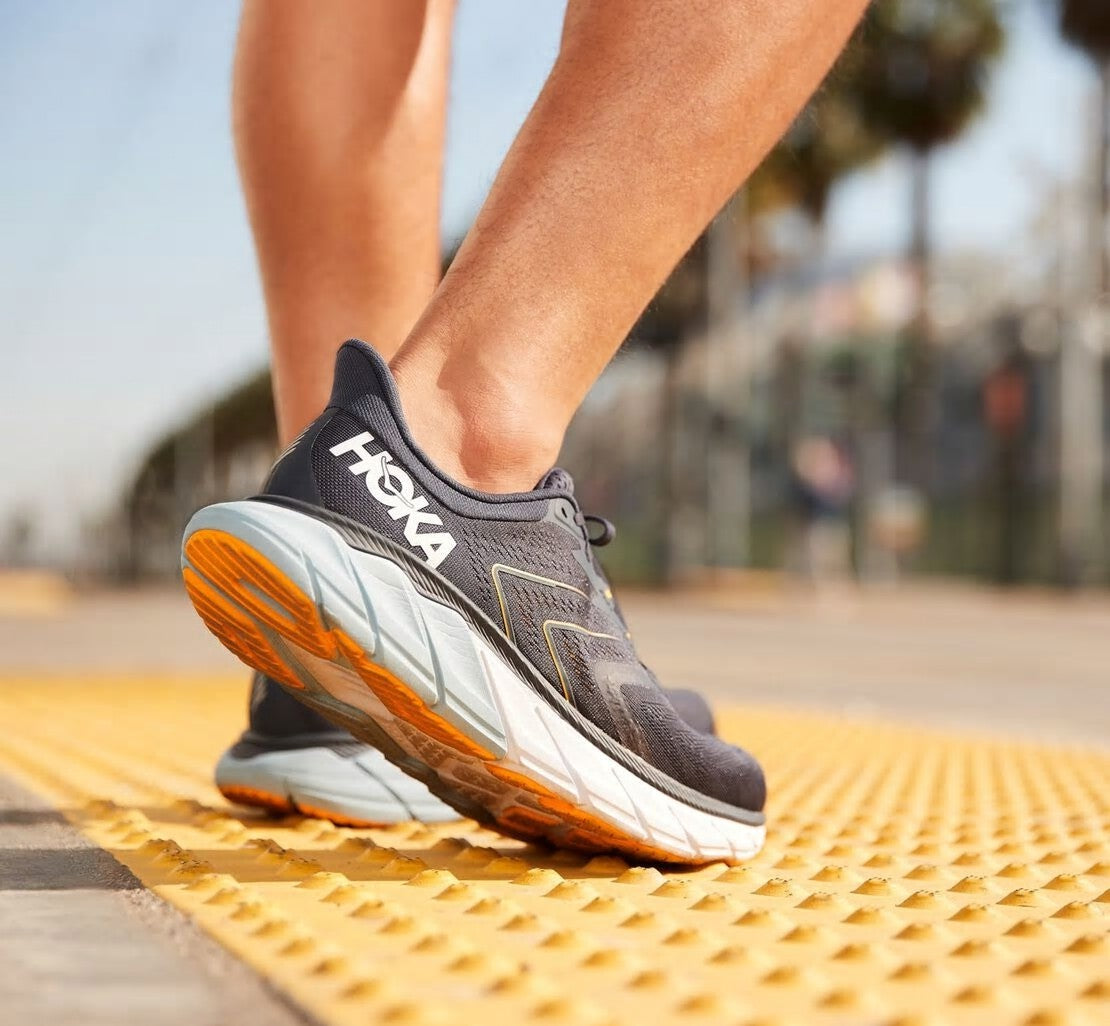 HOKA Men's Arahi 5