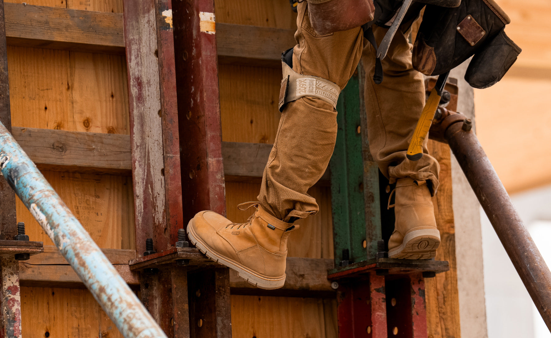 Men's San Jose 6" Waterproof 90° Heel Boot (Soft Toe) Bistre/Gum / Keen For sale