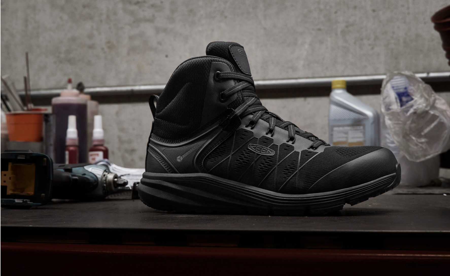 Men's Vista Energy Mid INT MET (Carbon Toe) Black/Raven / Keen For sale
