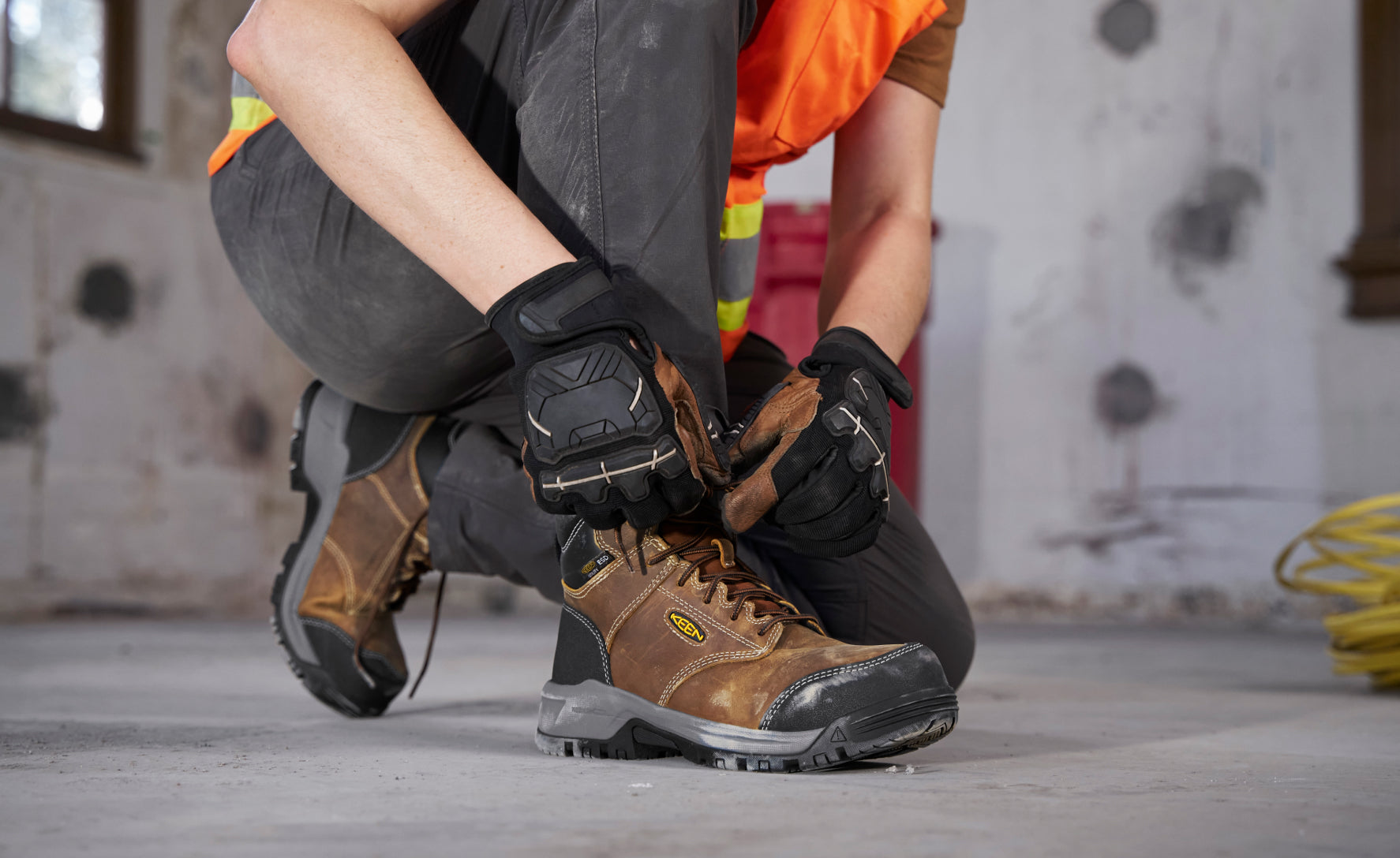 Women's Evanston 6" ESD Boot (Carbon Toe) Bison/Black / Keen For sale